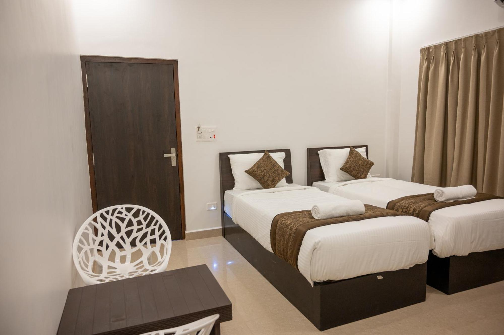 Aaria Hills Hotel Арамбол Екстериор снимка