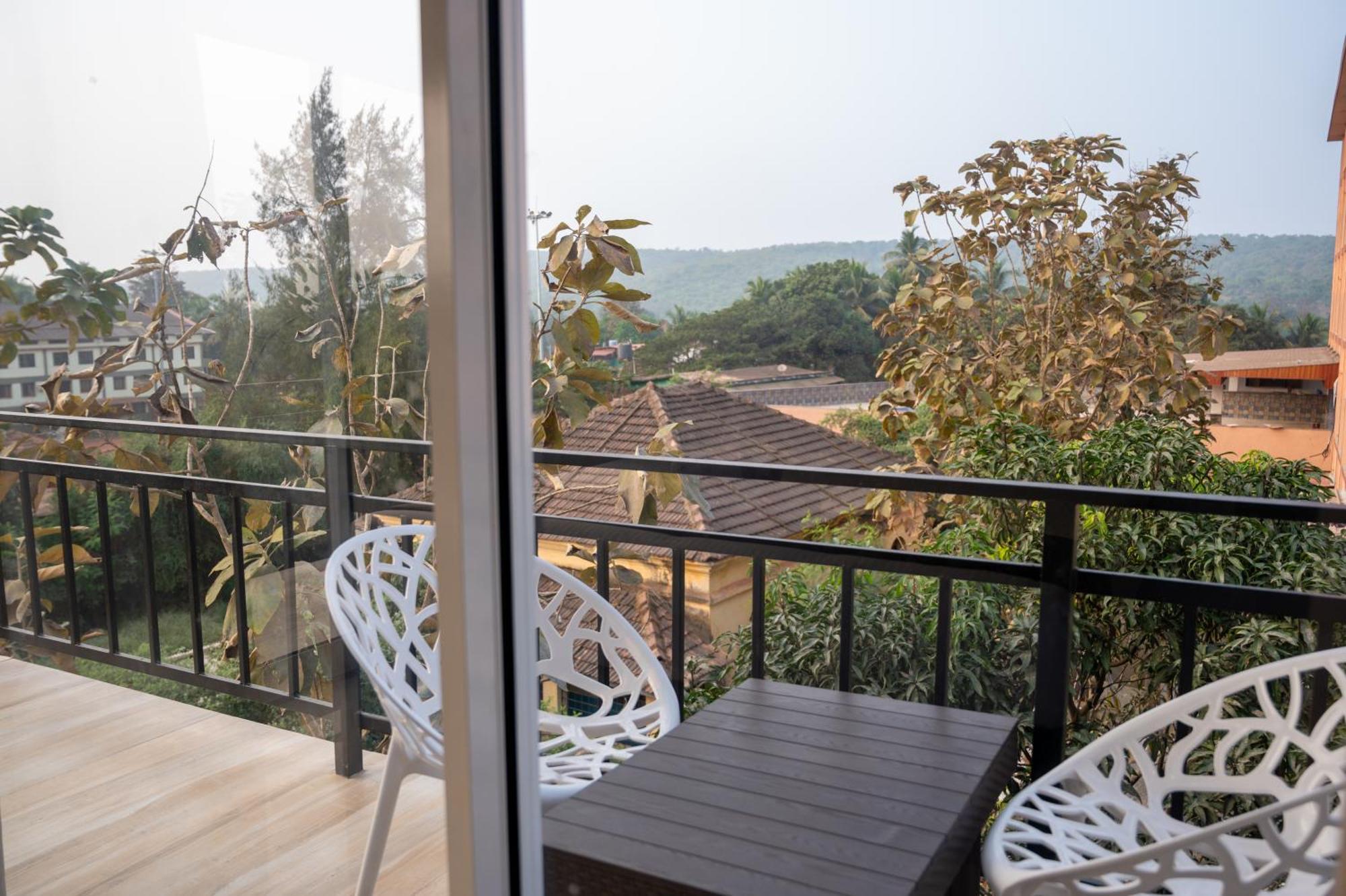 Aaria Hills Hotel Арамбол Екстериор снимка